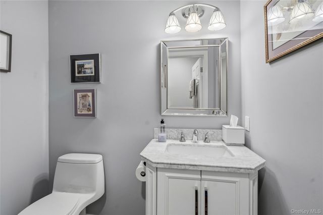 34 Admiral Road, Massapequa, NY 11758