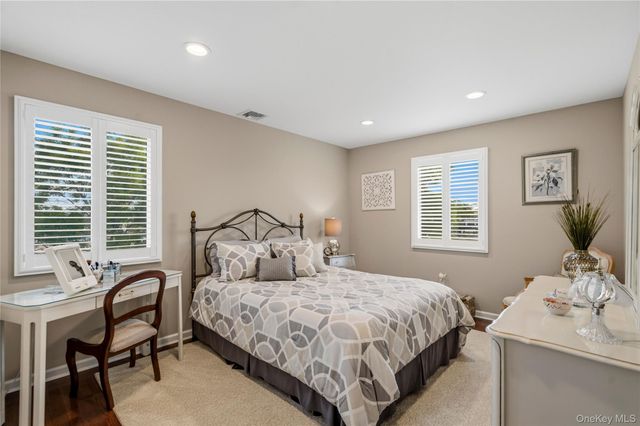 34 Admiral Road, Massapequa, NY 11758