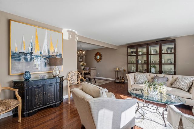 34 Admiral Road, Massapequa, NY 11758