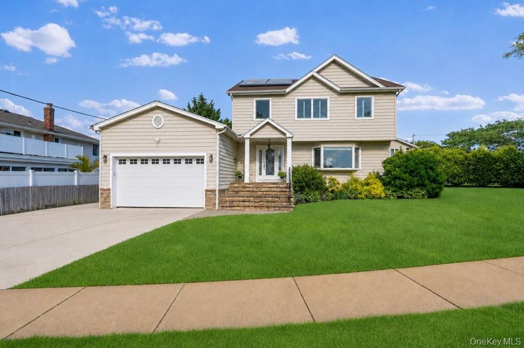 34 Admiral Road, Massapequa, NY 11758