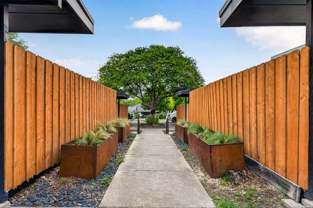 600 Gentleman Rd Apt 1, Balcones Heights, TX 78201