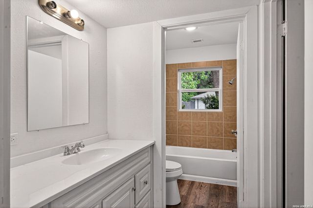 600 Gentleman Rd Apt 1, Balcones Heights, TX 78201