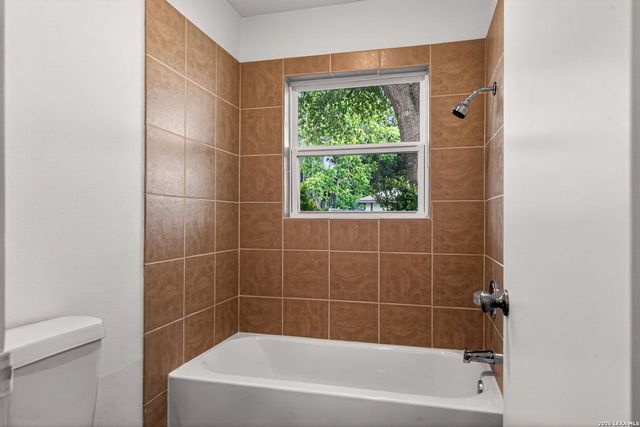 600 Gentleman Rd Apt 1, Balcones Heights, TX 78201