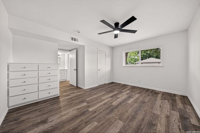 600 Gentleman Rd Apt 1, Balcones Heights, TX 78201