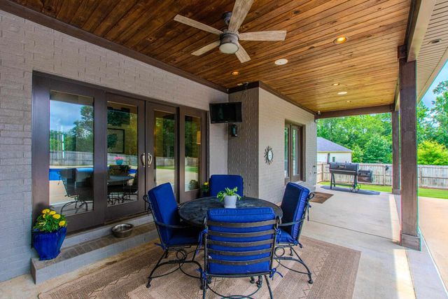 15 Cypress Lake Ct, Maumelle, AR 72113