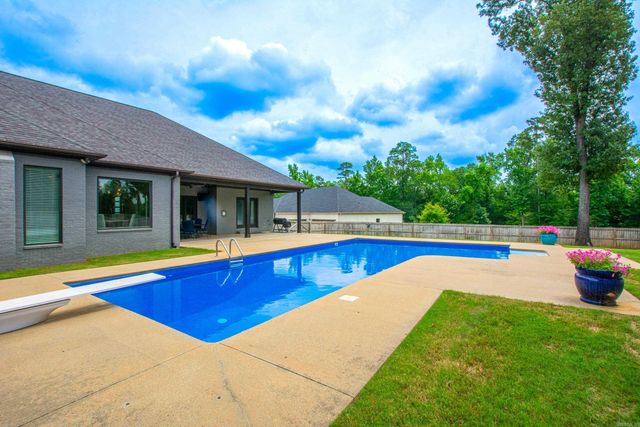 15 Cypress Lake Ct, Maumelle, AR 72113