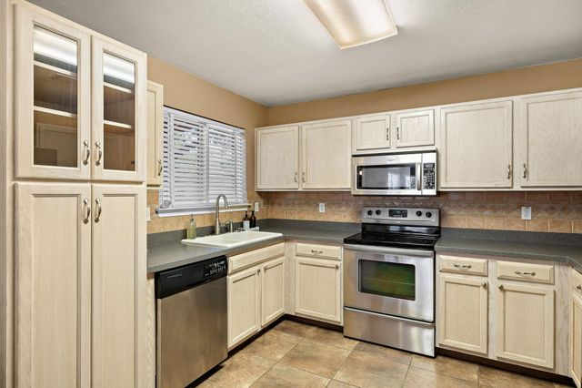 400 Debora DR, Georgetown, TX 78628
