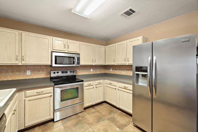 400 Debora DR, Georgetown, TX 78628