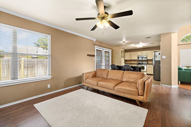 400 Debora DR, Georgetown, TX 78628