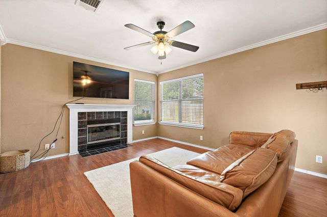 400 Debora DR, Georgetown, TX 78628