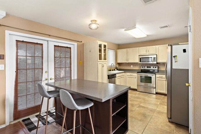 400 Debora DR, Georgetown, TX 78628