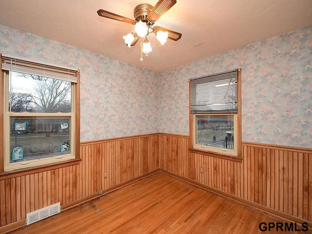 2105 S 38 Street, Omaha, NE 68105