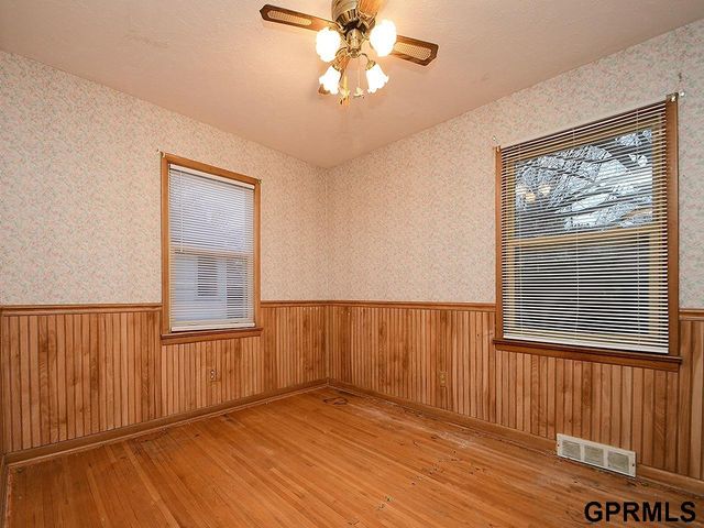 2105 S 38 Street, Omaha, NE 68105