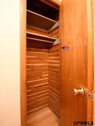 2105 S 38 Street, Omaha, NE 68105