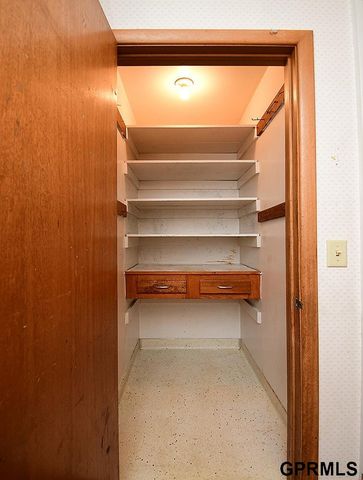 2105 S 38 Street, Omaha, NE 68105