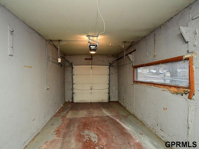 2105 S 38 Street, Omaha, NE 68105