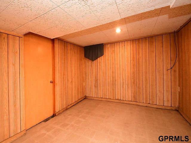 2105 S 38 Street, Omaha, NE 68105