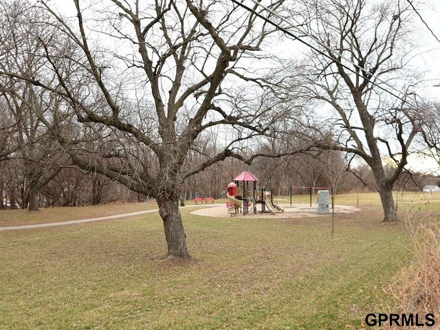 2105 S 38 Street, Omaha, NE 68105