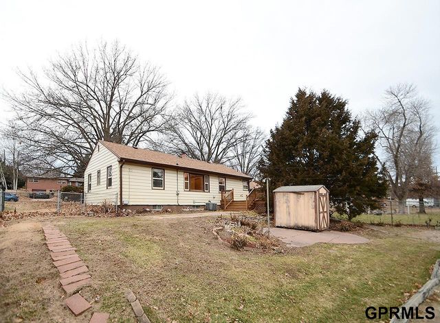 2105 S 38 Street, Omaha, NE 68105