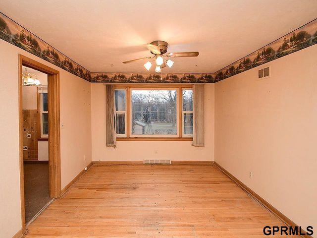 2105 S 38 Street, Omaha, NE 68105