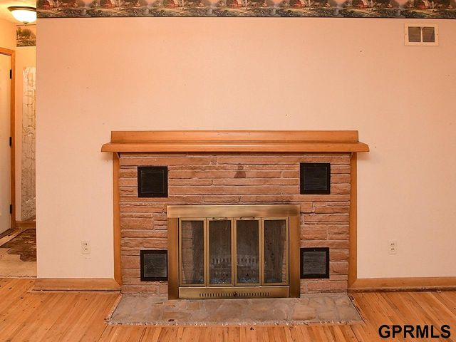 2105 S 38 Street, Omaha, NE 68105