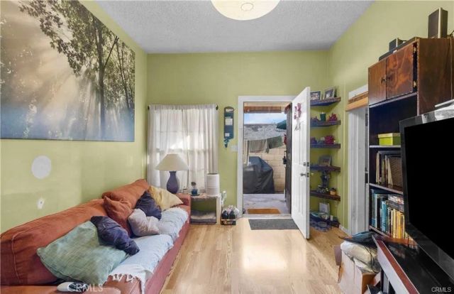 833 Pepper Way, Glendale, CA 91205