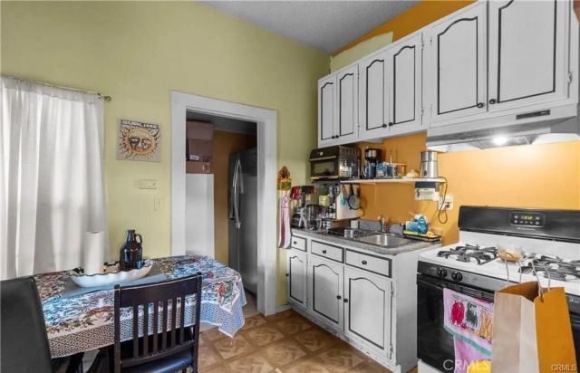 833 Pepper Way, Glendale, CA 91205
