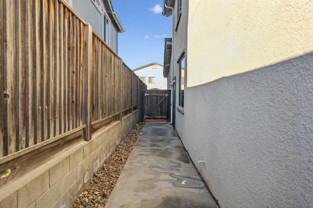 9362 Lost Springs Ct, Elk Grove, CA 95624