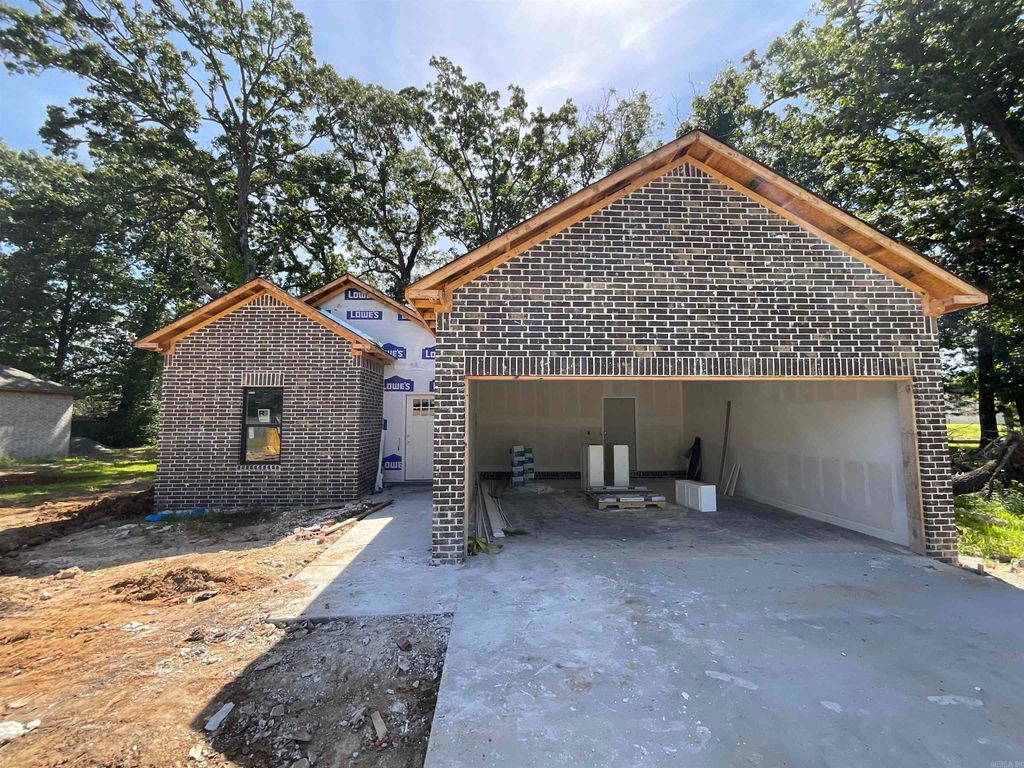 215 Kayla Lane, Lonoke, AR 72086
