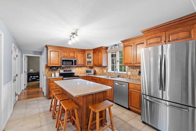 108 Harvard Rd, Stow, MA 01775