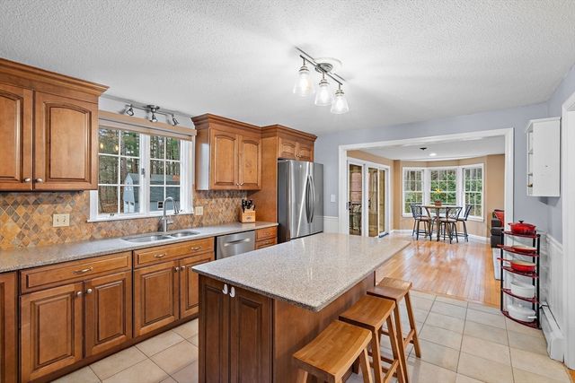 108 Harvard Rd, Stow, MA 01775