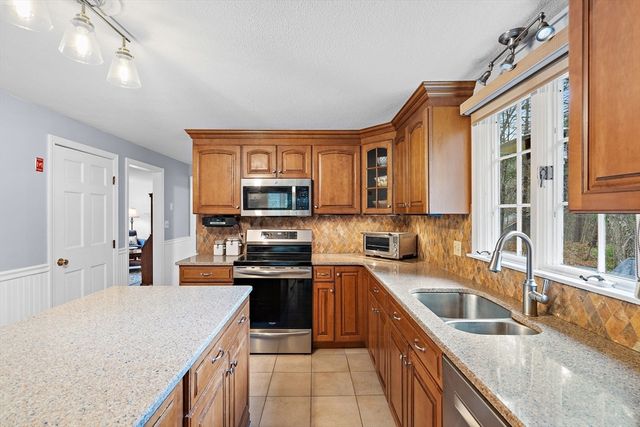 108 Harvard Rd, Stow, MA 01775