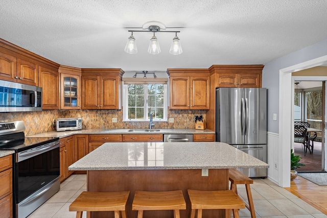 108 Harvard Rd, Stow, MA 01775