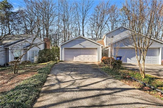 128 Pebble Ridge Lane, Winston-salem, NC 27104