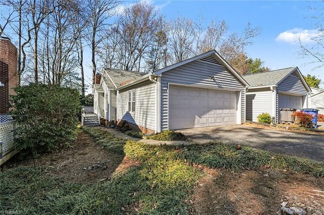 128 Pebble Ridge Lane, Winston-salem, NC 27104