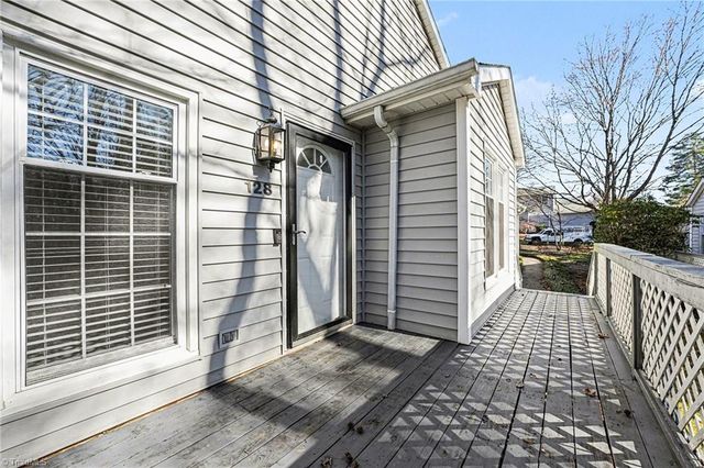 128 Pebble Ridge Lane, Winston-salem, NC 27104