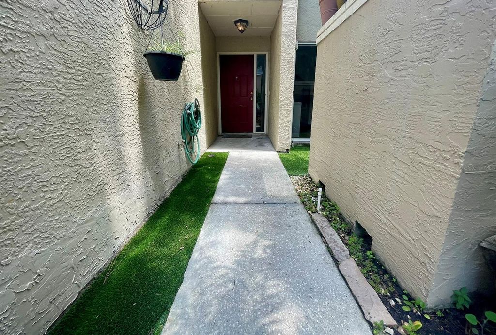 Image 9 of property listing at 13001 ARBORVIEW PLACE, Tampa, FL 33618