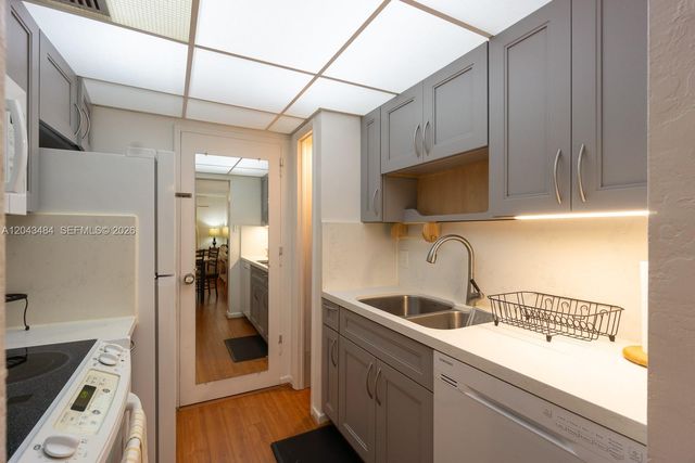 1205 Mariposa Avenue 428, Coral Gables, FL 33146