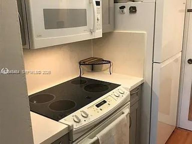 1205 Mariposa Avenue 428, Coral Gables, FL 33146
