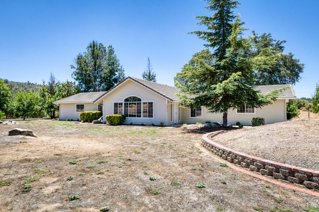 32115 Turkey Track Lane, Auberry, CA 93602