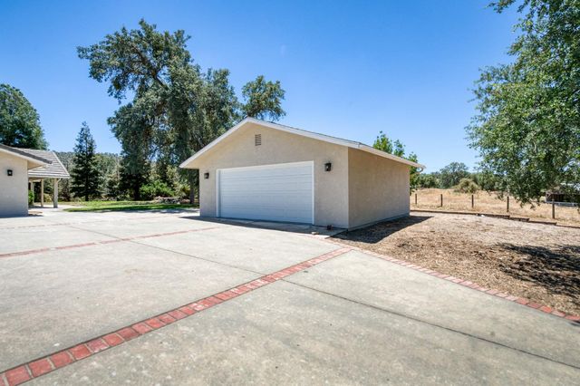 32115 Turkey Track Lane, Auberry, CA 93602