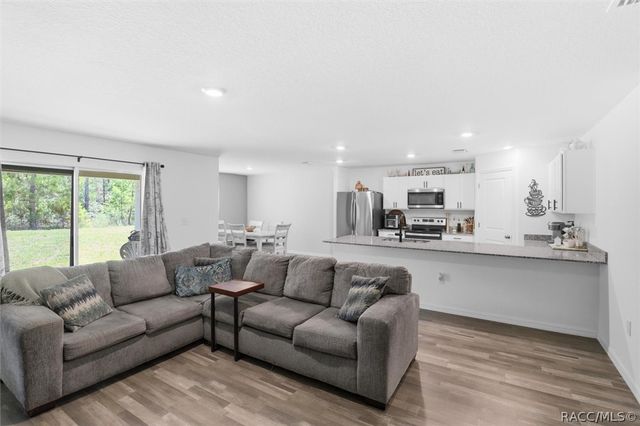 8827 N Vienna Drive, Dunnellon, FL 34433