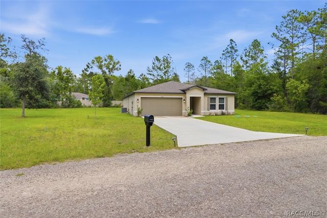 8827 N Vienna Drive, Dunnellon, FL 34433