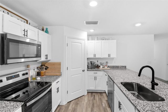 8827 N Vienna Drive, Dunnellon, FL 34433