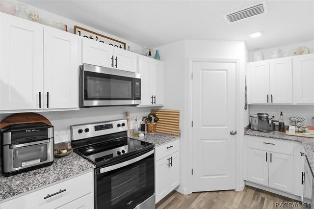 8827 N Vienna Drive, Dunnellon, FL 34433