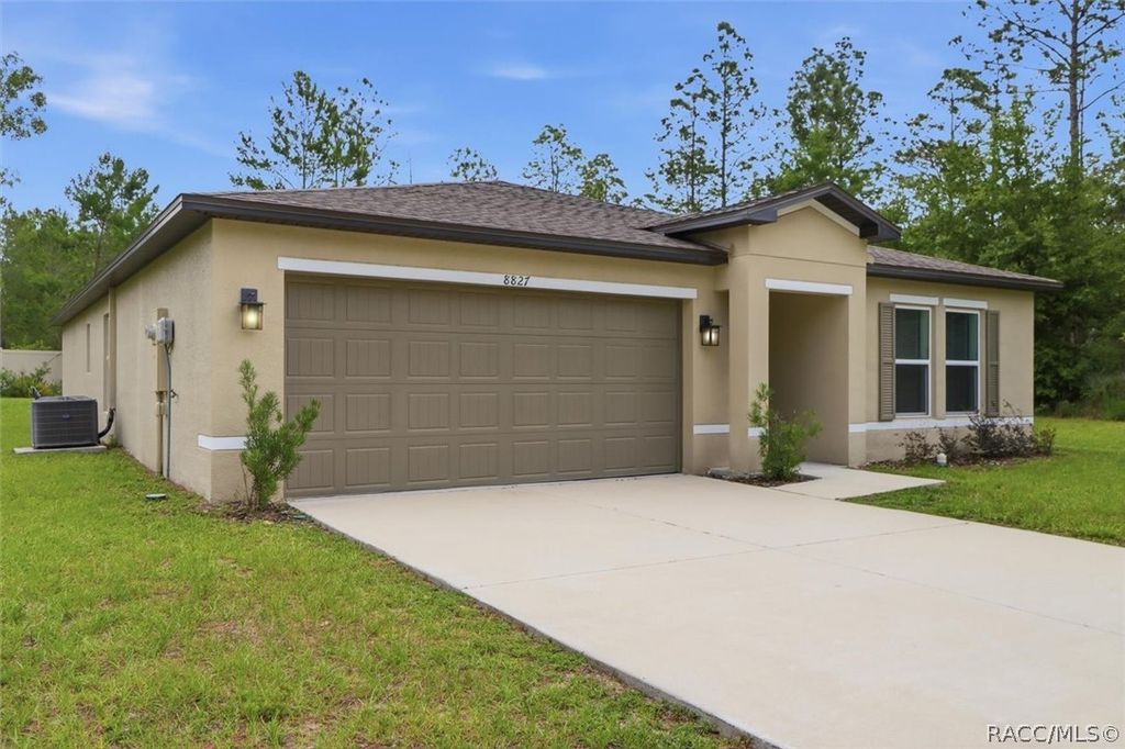 8827 N Vienna Drive, Dunnellon, FL 34433