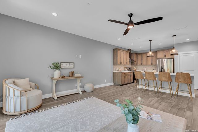 540 River Run Apt 214, New Braunfels, TX 78132