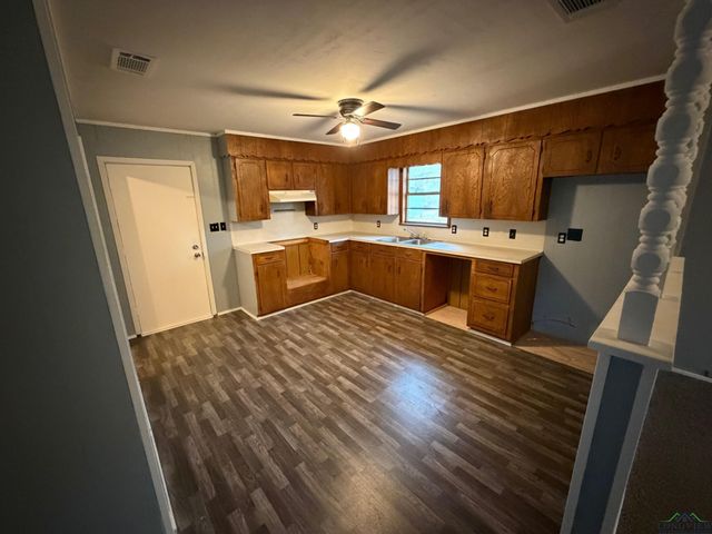 307 Forrest St., Henderson, TX 75654