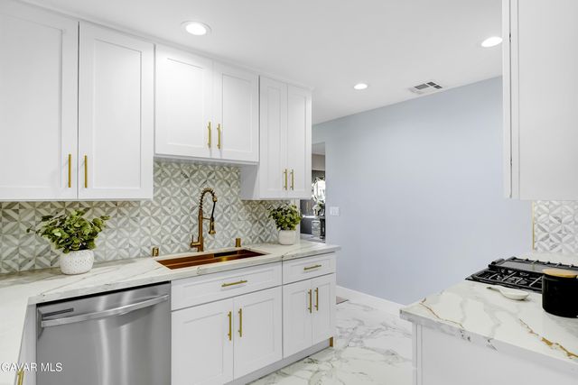 1826 E Avenue Q12 Avenue, Palmdale, CA 93550