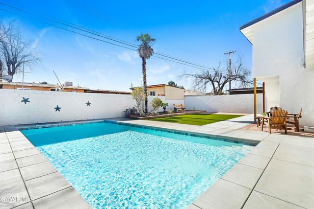 1826 E Avenue Q12 Avenue, Palmdale, CA 93550